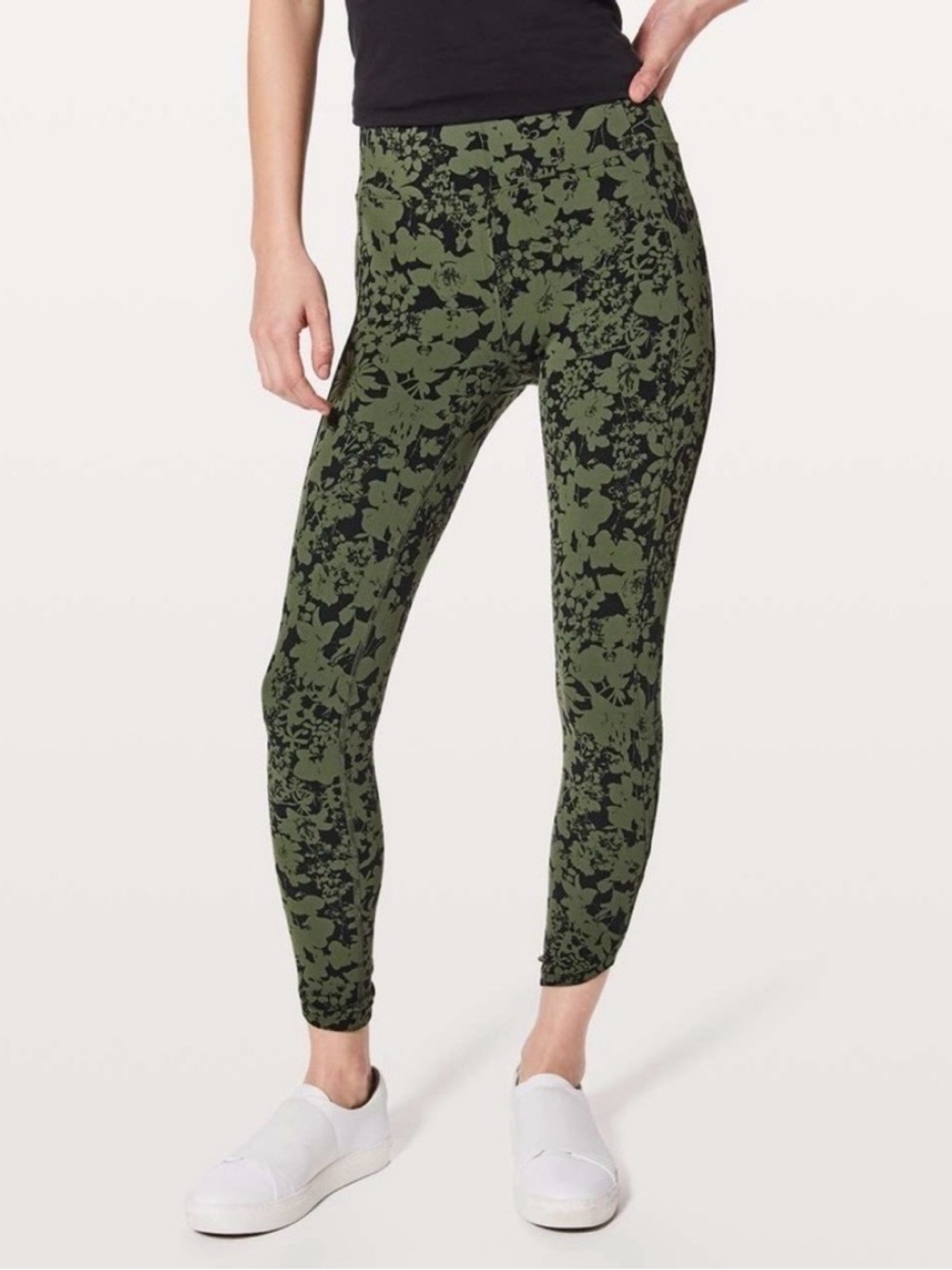Lululemon In Movement 7/8 Tights Efflorescent Barracks Green/Black Size 8-Gymfit